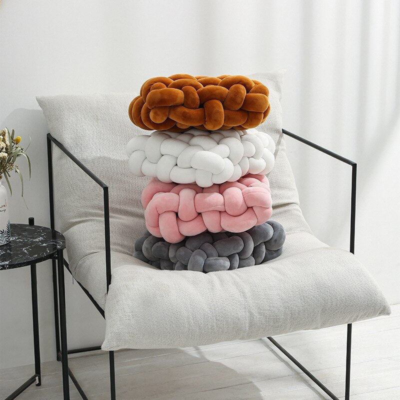 Sikunuo | Knotted Ball Decorative Pillow
