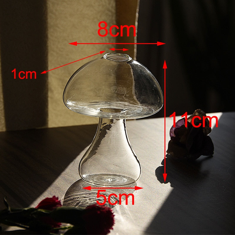 Sikunuo | Mushroom Inspired Elegant Glass Vase