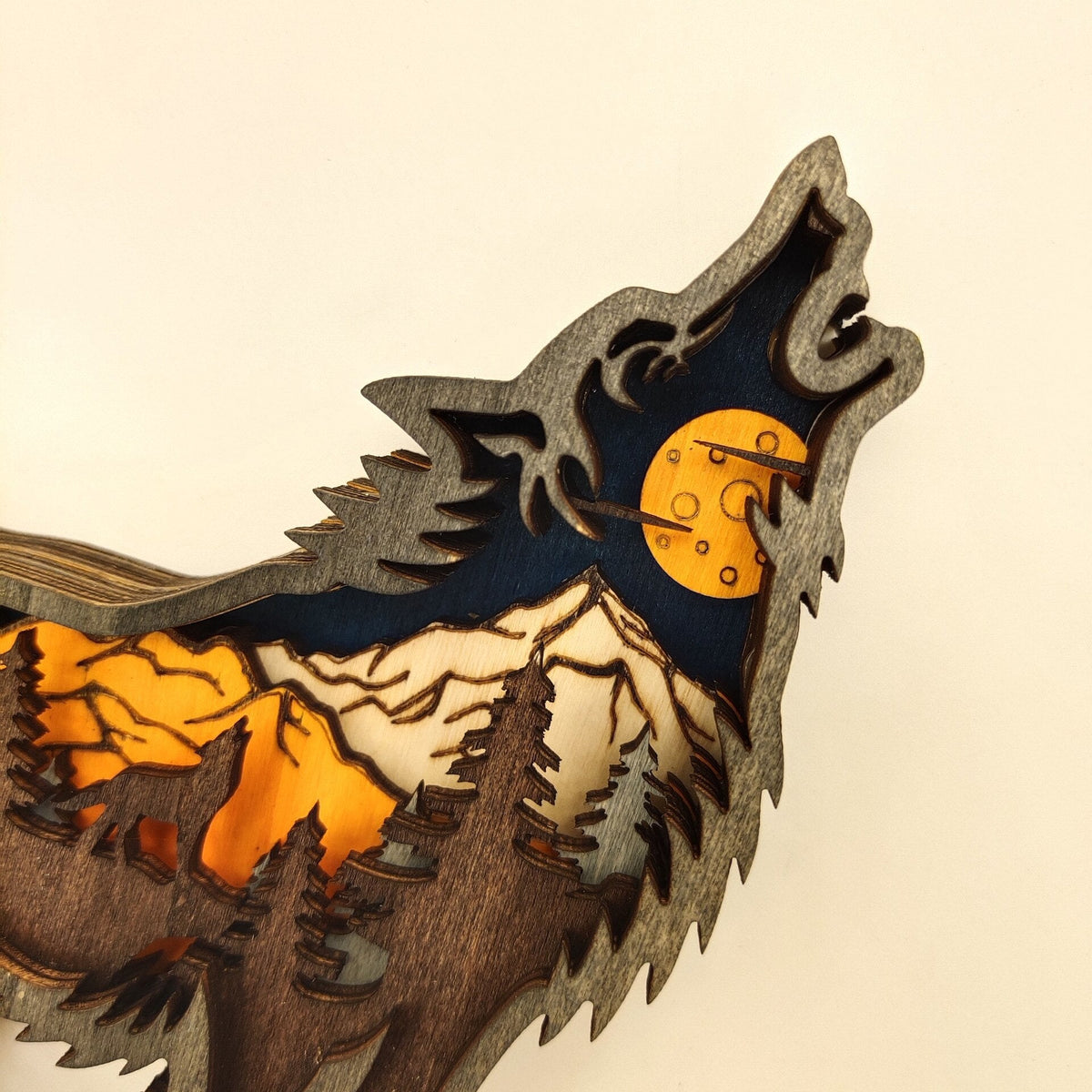 Sikunuo | Nightglow Wooden Craft Wolf Decor
