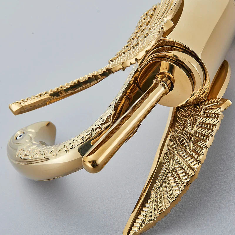 Sikunuo | Swan Single Handle Golden Basin Faucet