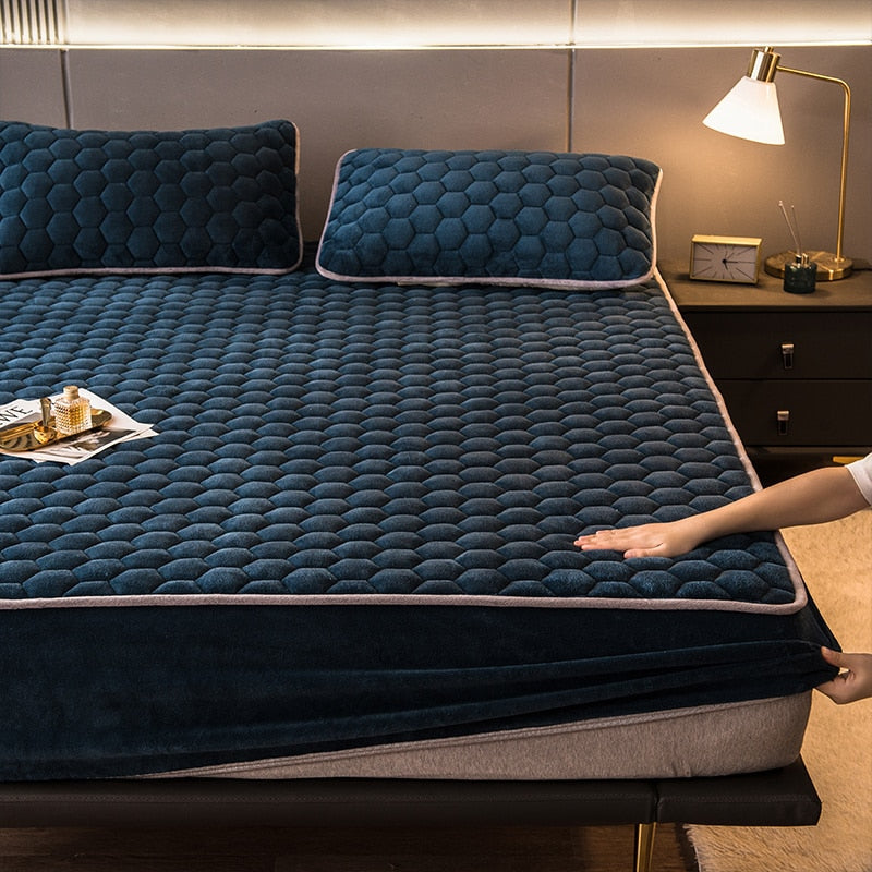 Sikunuo | Elegant Velvet Thick Mattress Cover