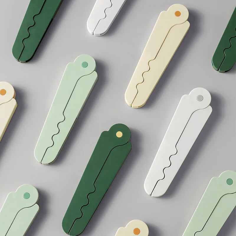 Sikunuo | Travel Ease Foldable Clothes Hanger