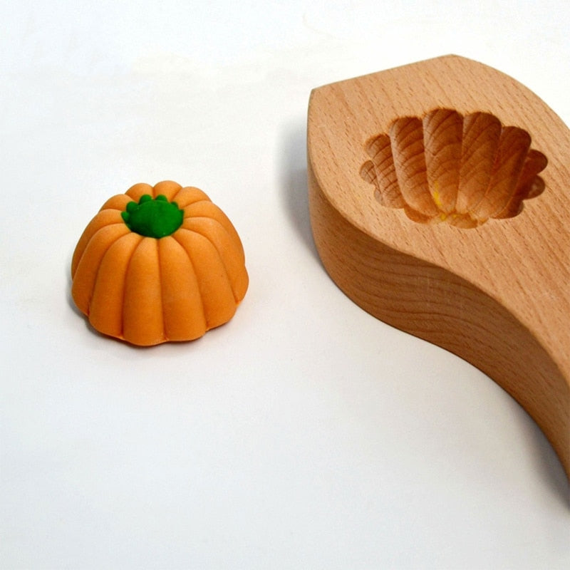 Sikunuo | Wooden Moon Dumpling Maker Mold