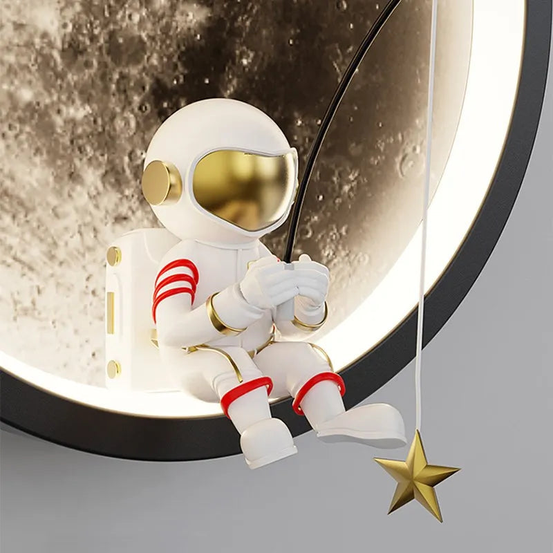 Sikunuo | Astronaut On The Moon Wall Light