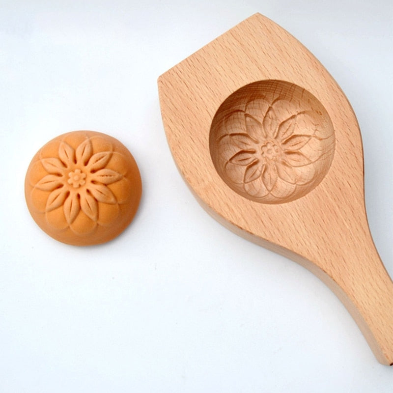 Sikunuo | Wooden Moon Dumpling Maker Mold