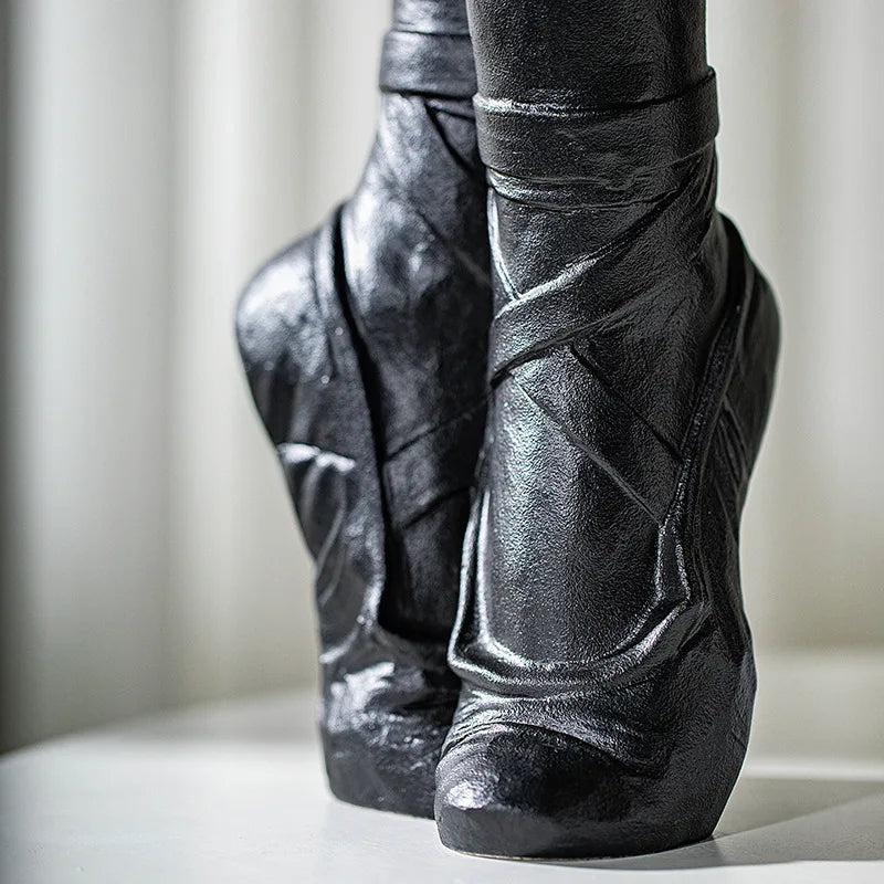 Sikunuo | Artistic Ballerina Ceramic Vase