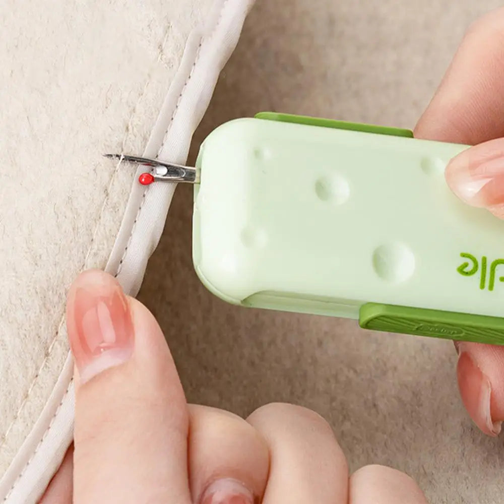 Sikunuo | All-in-One Sewing Needle Threader Tool