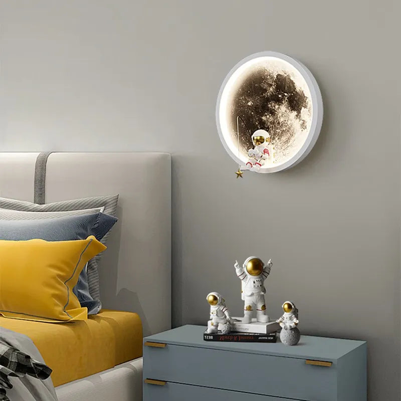 Sikunuo | Astronaut On The Moon Wall Light