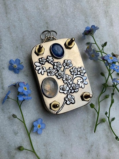 Sikunuo | Mini Flower Press | Compact Botanical Keepsake Maker | Portable Craft Tool