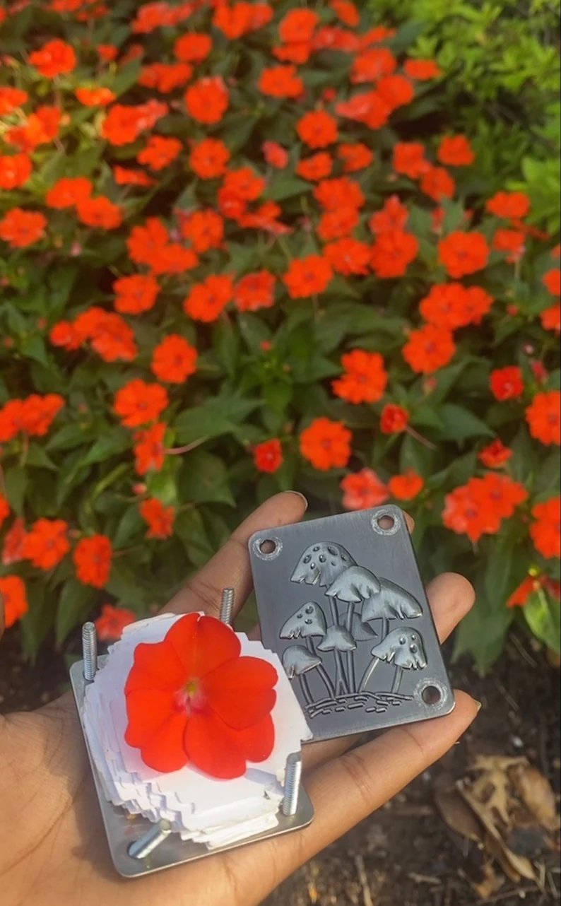 Sikunuo | Mini Flower Press | Compact Botanical Keepsake Maker | Portable Craft Tool