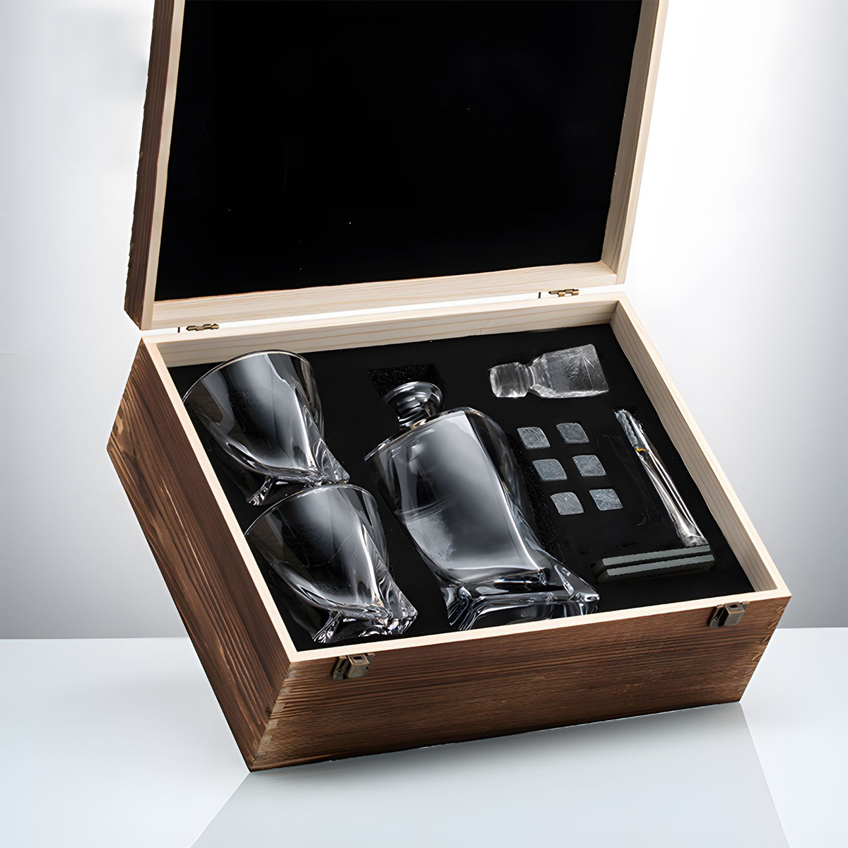 Sikunuo | Luxe Crystal Whiskey Decanter and Glass Set – WhiskeyWave