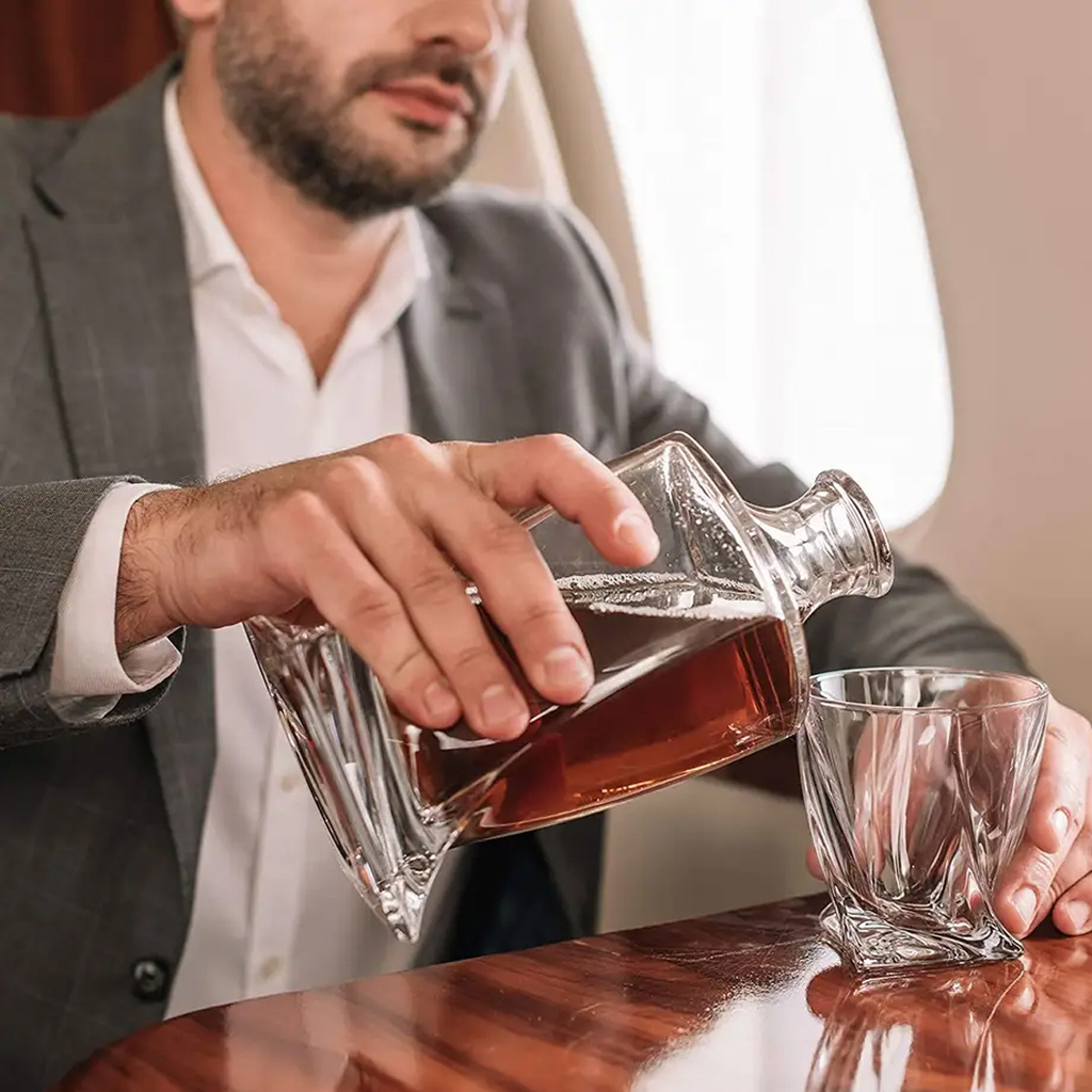 Sikunuo | Luxe Crystal Whiskey Decanter and Glass Set – WhiskeyWave
