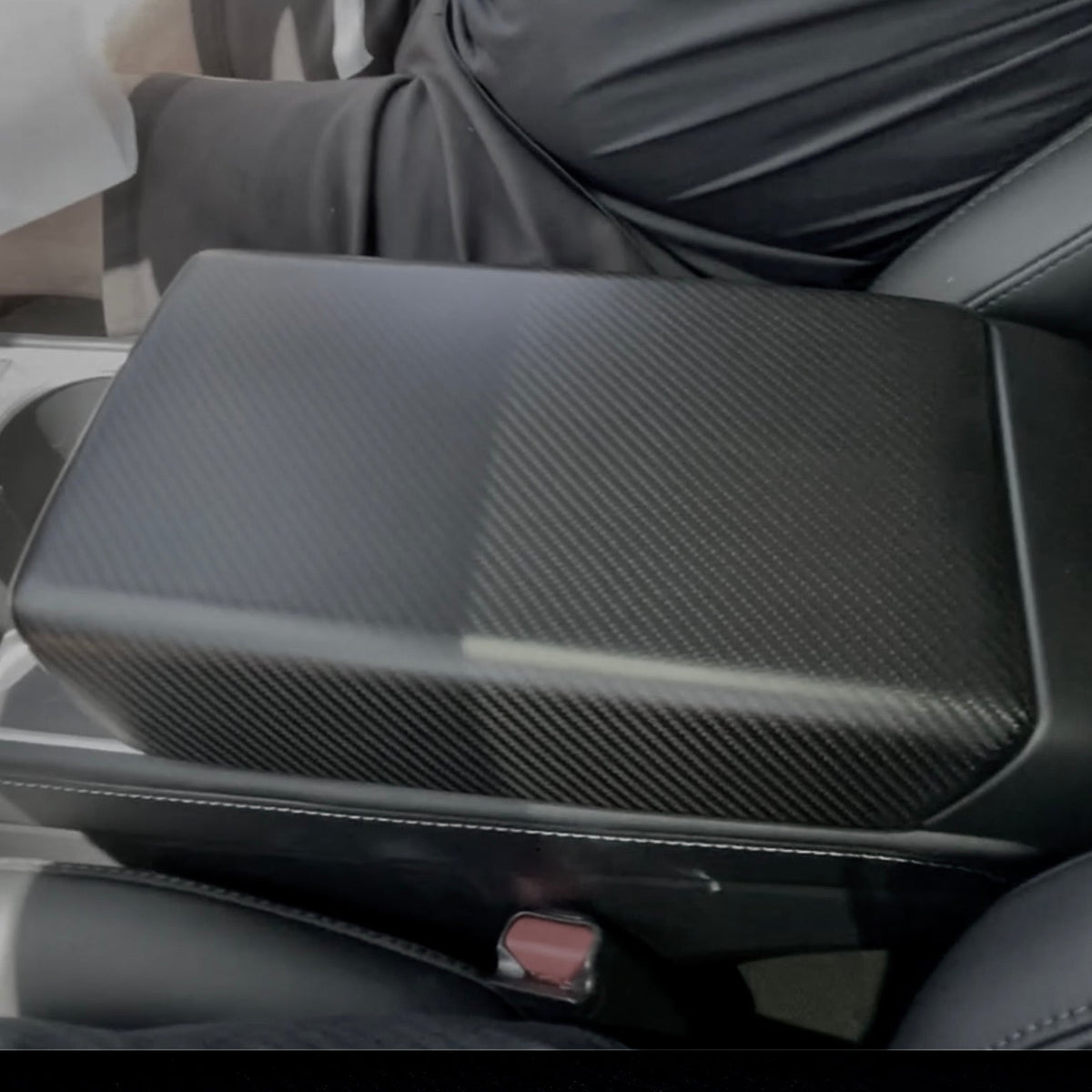 Sikunuo Model Y / 3 Armrest Cover - Dry Carbon Fiber Interior Mods