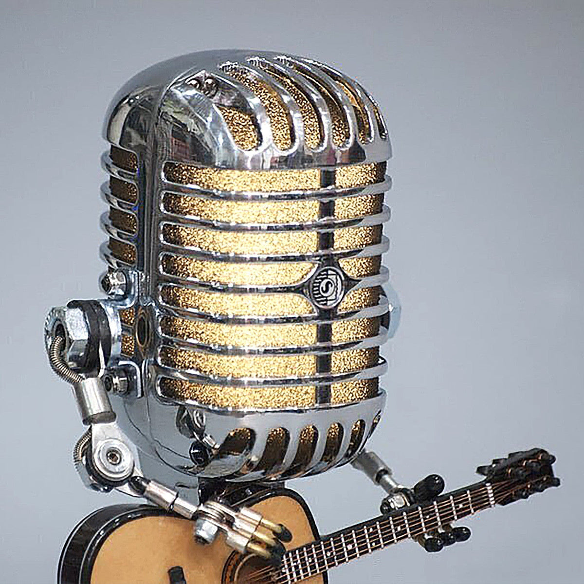 Sikunuo | Vintage Guitar Playing Microphone Robot Lamp