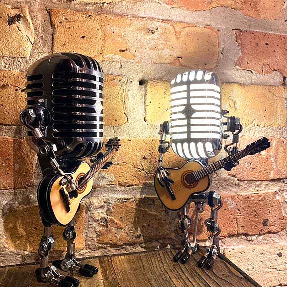 Sikunuo | Vintage Guitar Playing Microphone Robot Lamp