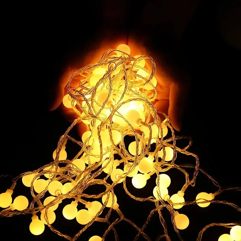 GlowySphere LED Lichtslinger – Warme & Kleurrijke Bolverlichting voor Binnen en Buiten