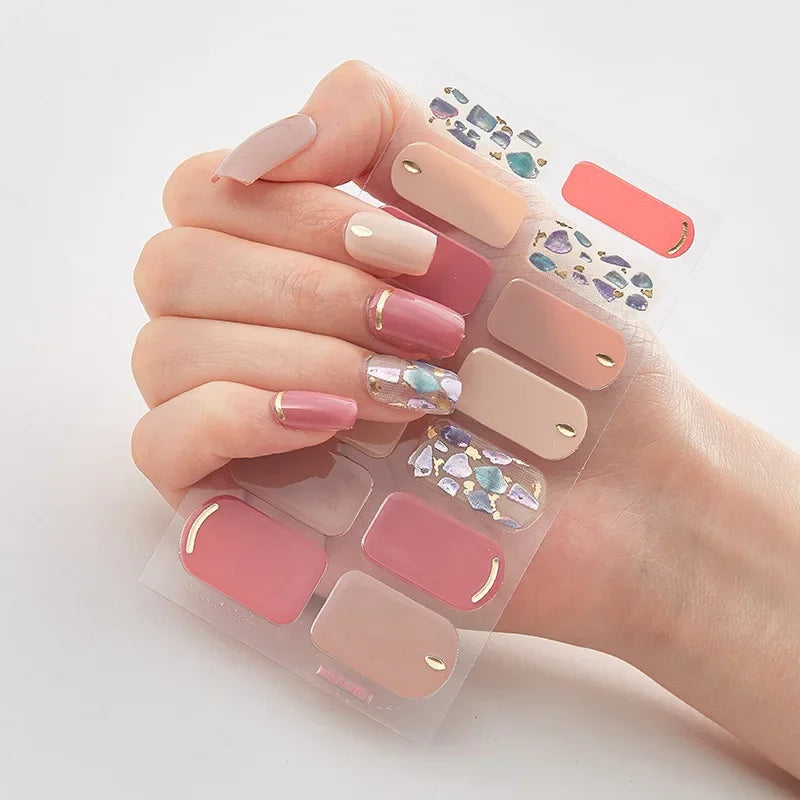 GlitzNail – Festive Christmas Nails Quick, Complete Without Salon