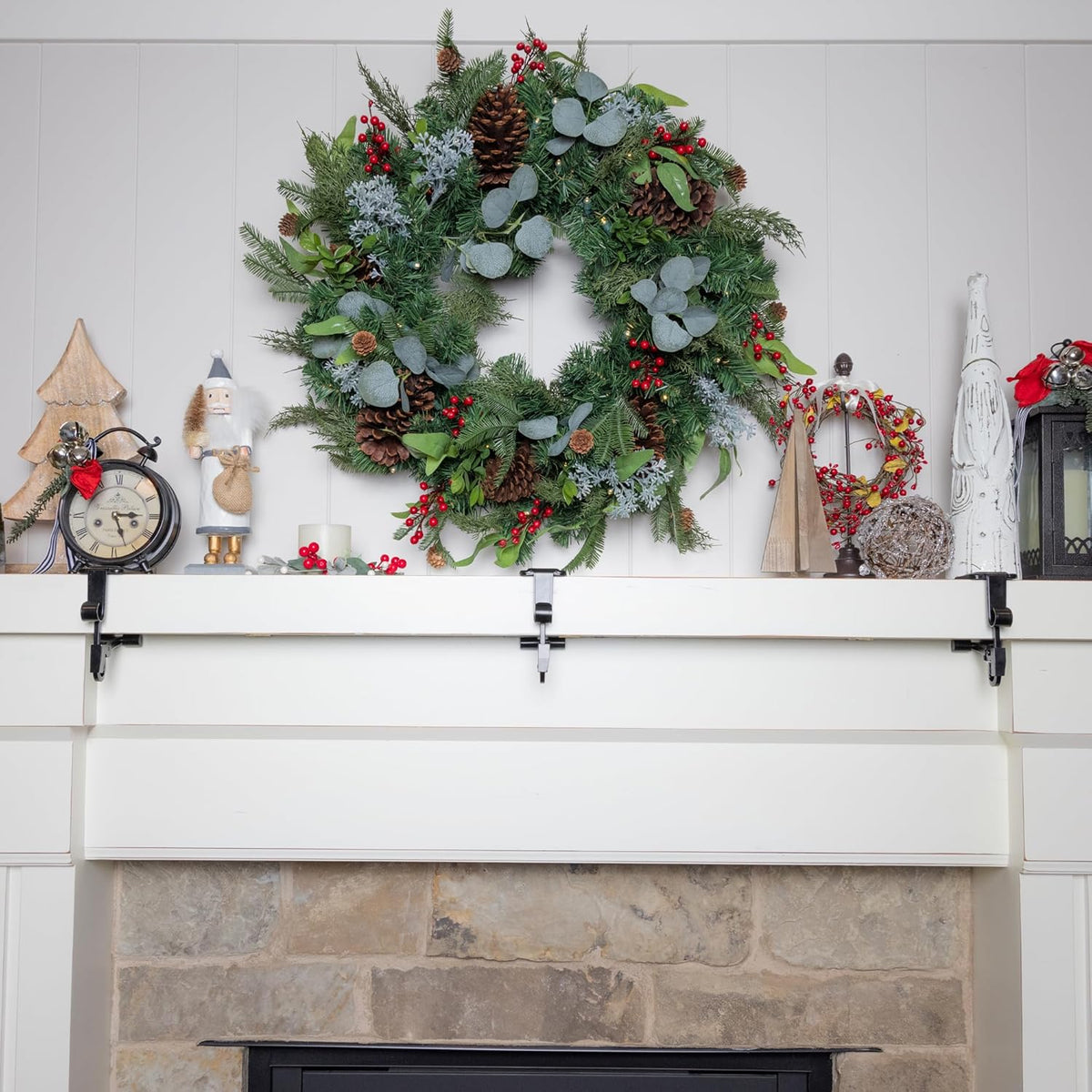 ClingaGrip — No more decoration chaos, for stress-free holidays full of shine and safety!
