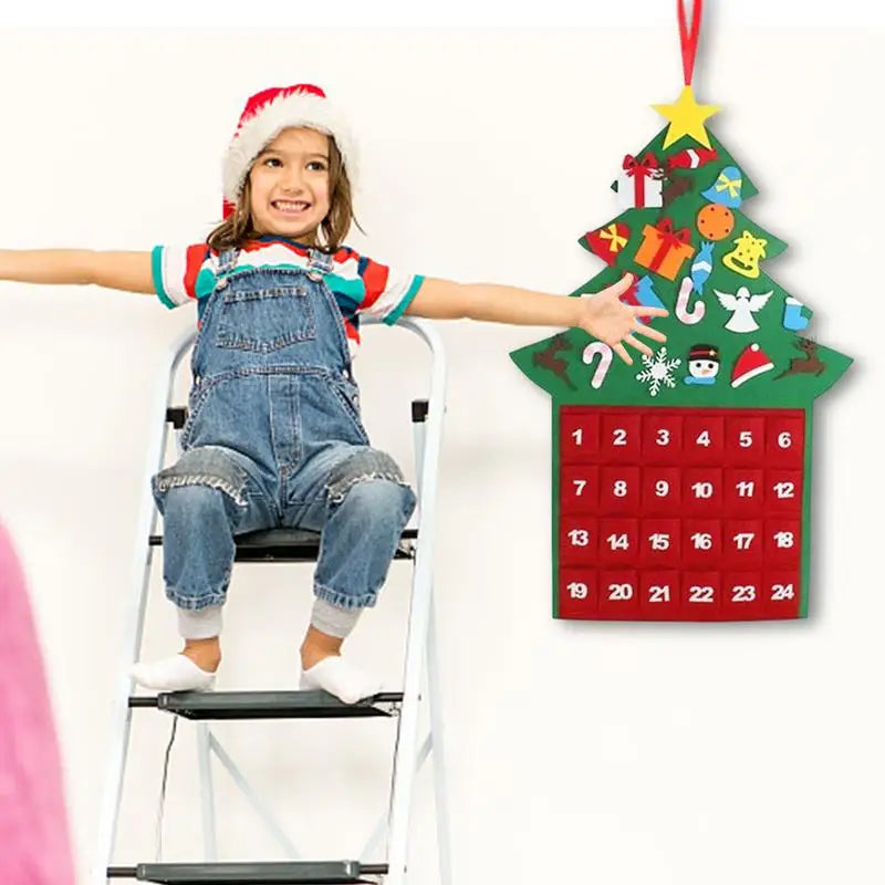 Felt Christmas Tree Advent Calendar with 24 Pockets and Cartoon Patterns – Festive Decoration for Counting Down to Christmas