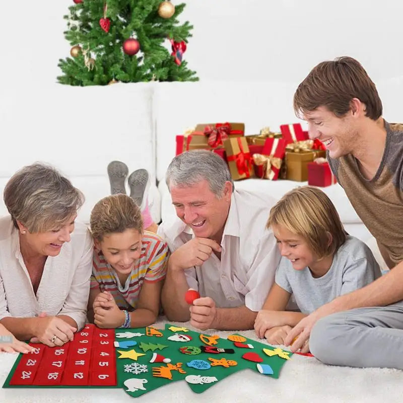 Felt Christmas Tree Advent Calendar with 24 Pockets and Cartoon Patterns – Festive Decoration for Counting Down to Christmas