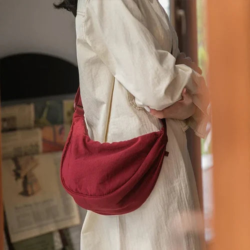Simple Women's Knödel Crossbody Bag