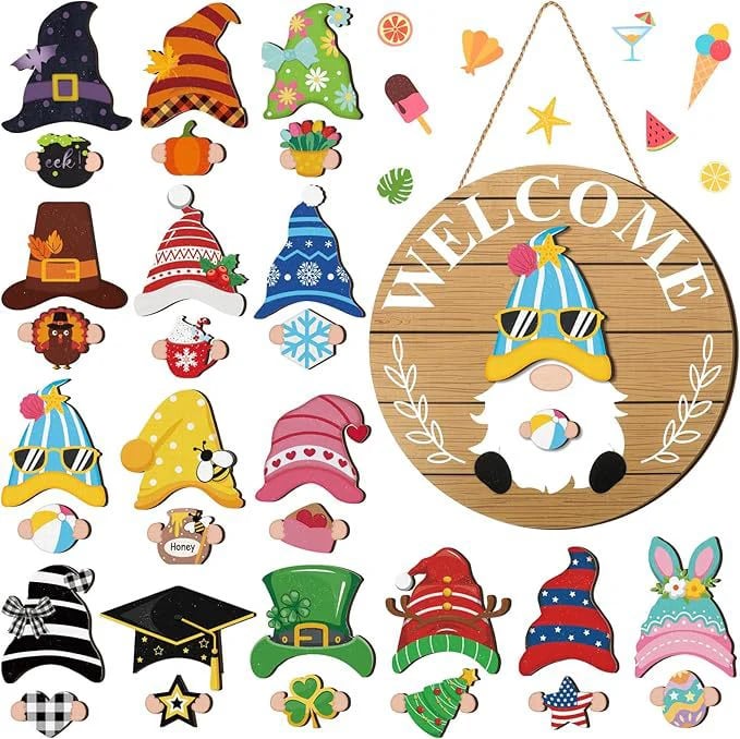 The best Christmas decorationsInterchangeable welcome sign with wooden gnome