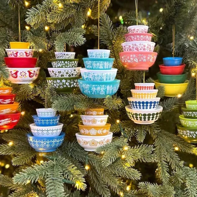 RetroGlow — Make your tree the centerpiece of unforgettable vintage Christmas