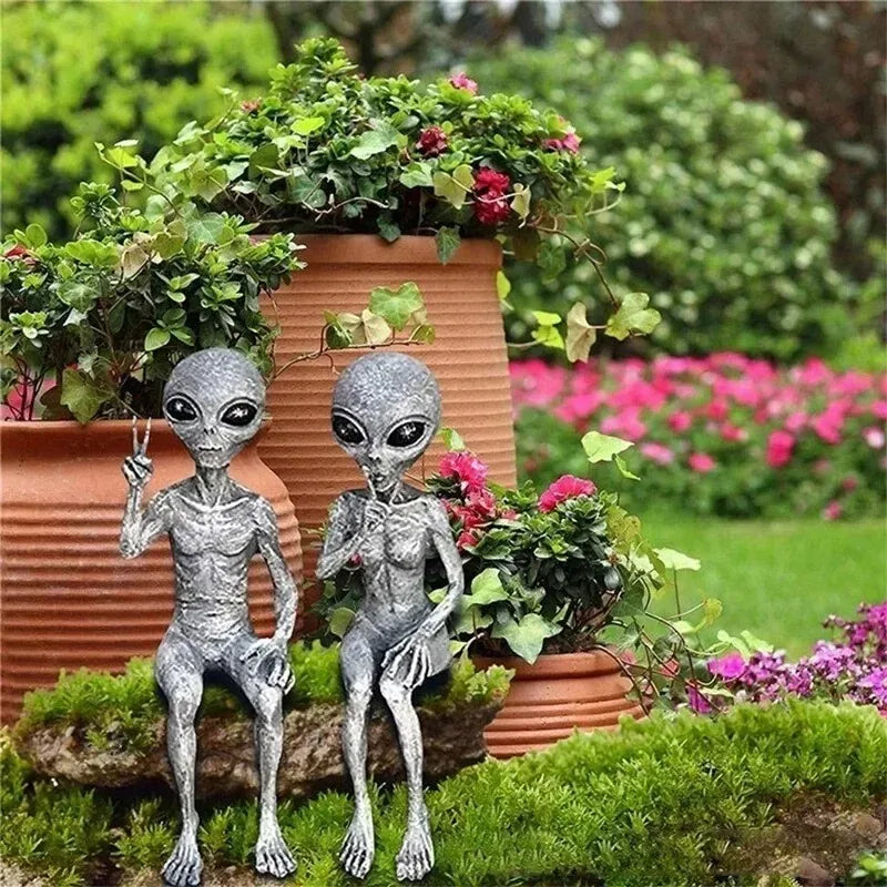Alien Resin Statue UFO Figurine for Garden Decoration