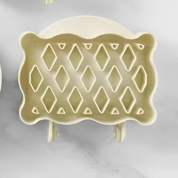 Precise dough press for evenly shaped