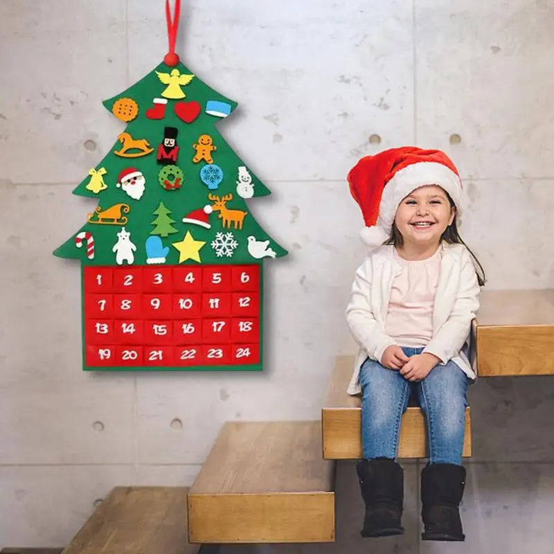 Felt Christmas Tree Advent Calendar with 24 Pockets and Cartoon Patterns – Festive Decoration for Counting Down to Christmas