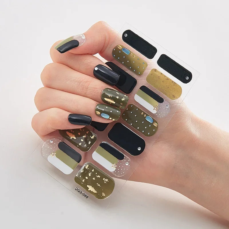 GlitzNail – Festive Christmas Nails Quick, Complete Without Salon