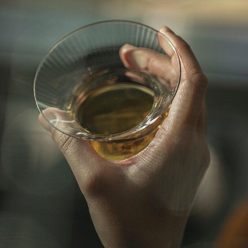 Sikunuo | Rotating Mirror Glass - Rotating Whiskey Drinking Glass