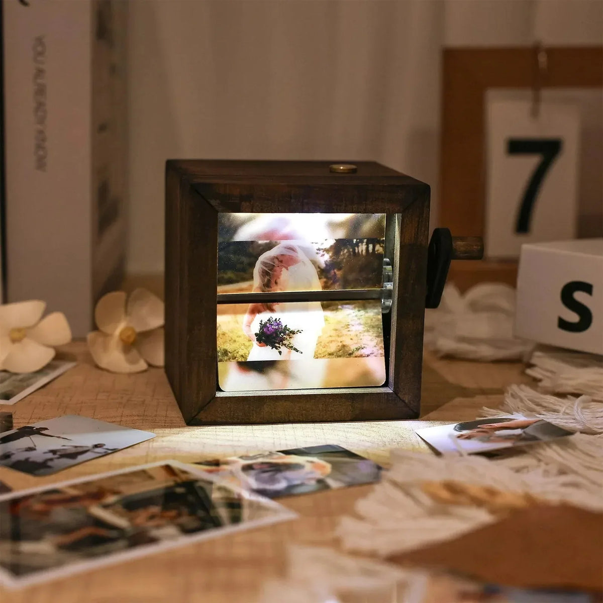 Lighted Hand-Crank Flipbook Photo Box – 16 Photos